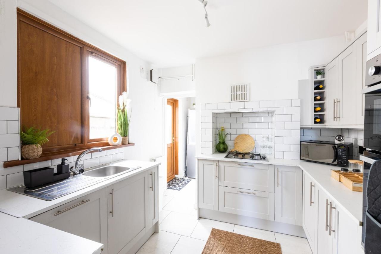 Levi Suite By Koya Homes - 3-Bedroom Home, Downtown Cardiff, Free Parking ภายนอก รูปภาพ