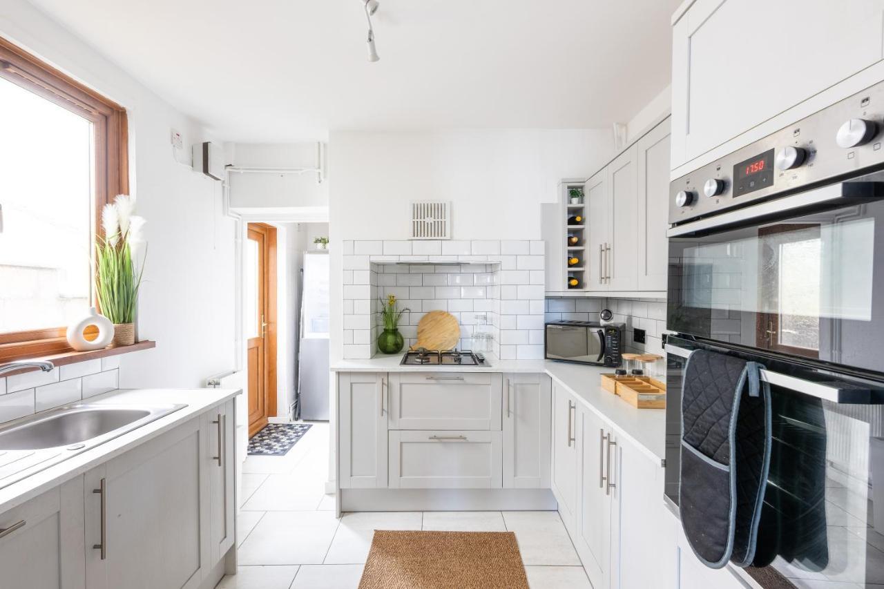 Levi Suite By Koya Homes - 3-Bedroom Home, Downtown Cardiff, Free Parking ภายนอก รูปภาพ