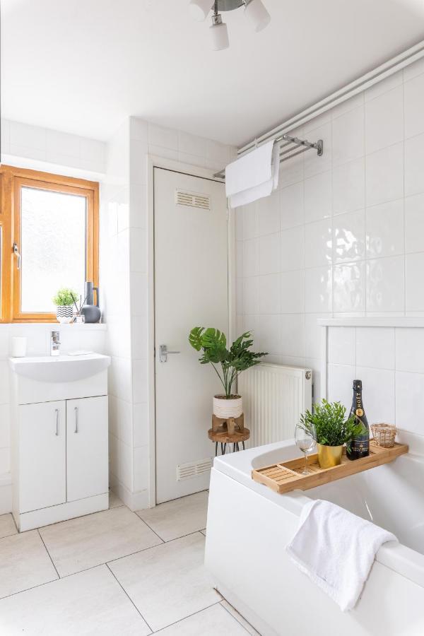 Levi Suite By Koya Homes - 3-Bedroom Home, Downtown Cardiff, Free Parking ภายนอก รูปภาพ